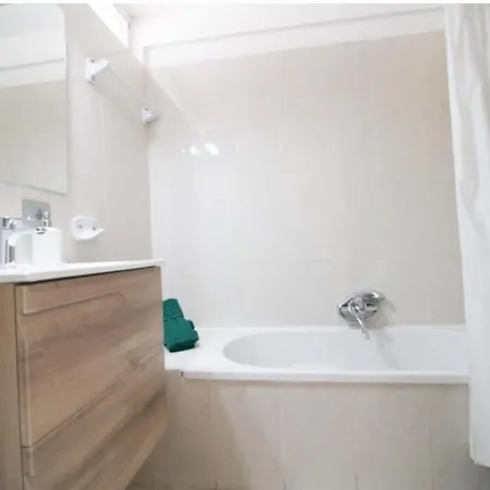 Studio A Playa De Las Americas Апартаменты *